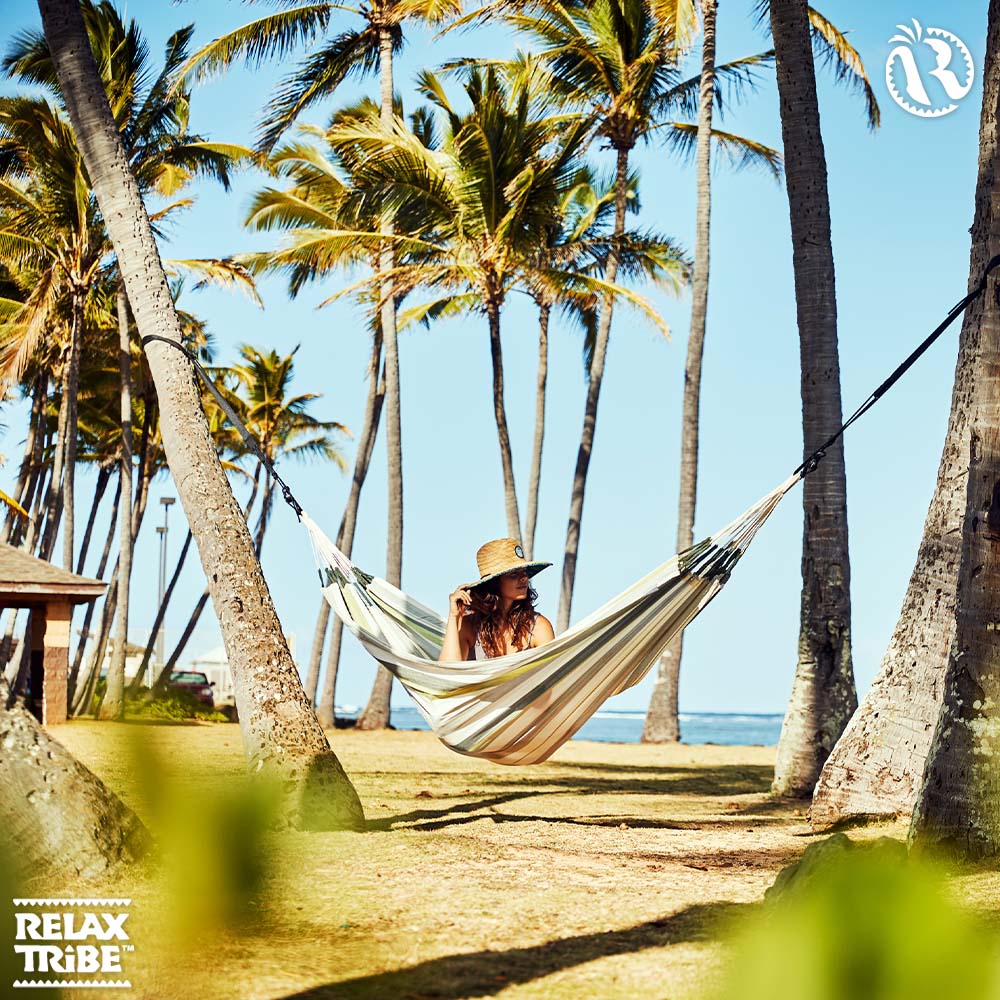brisa-cedar-weatherproof-hammock-home-garden-handmade-green-tones-beach-palm-trees