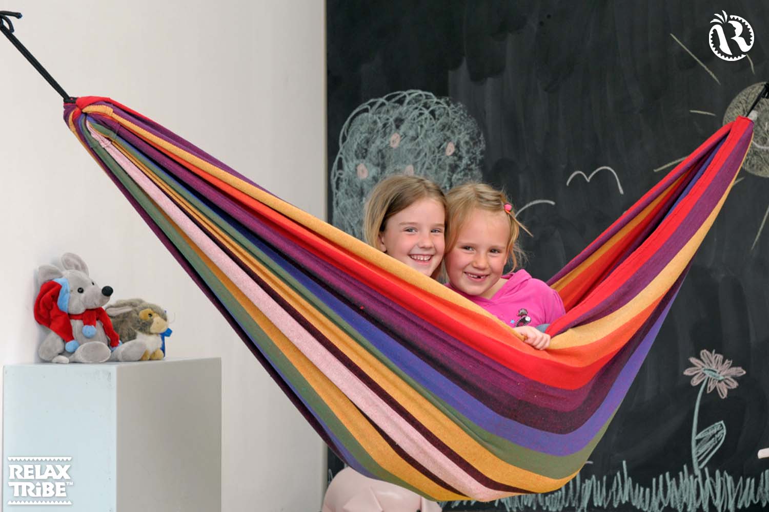 chico-rainbow-weatherproof-kids-hammock-home-garden-multicolor-playroom