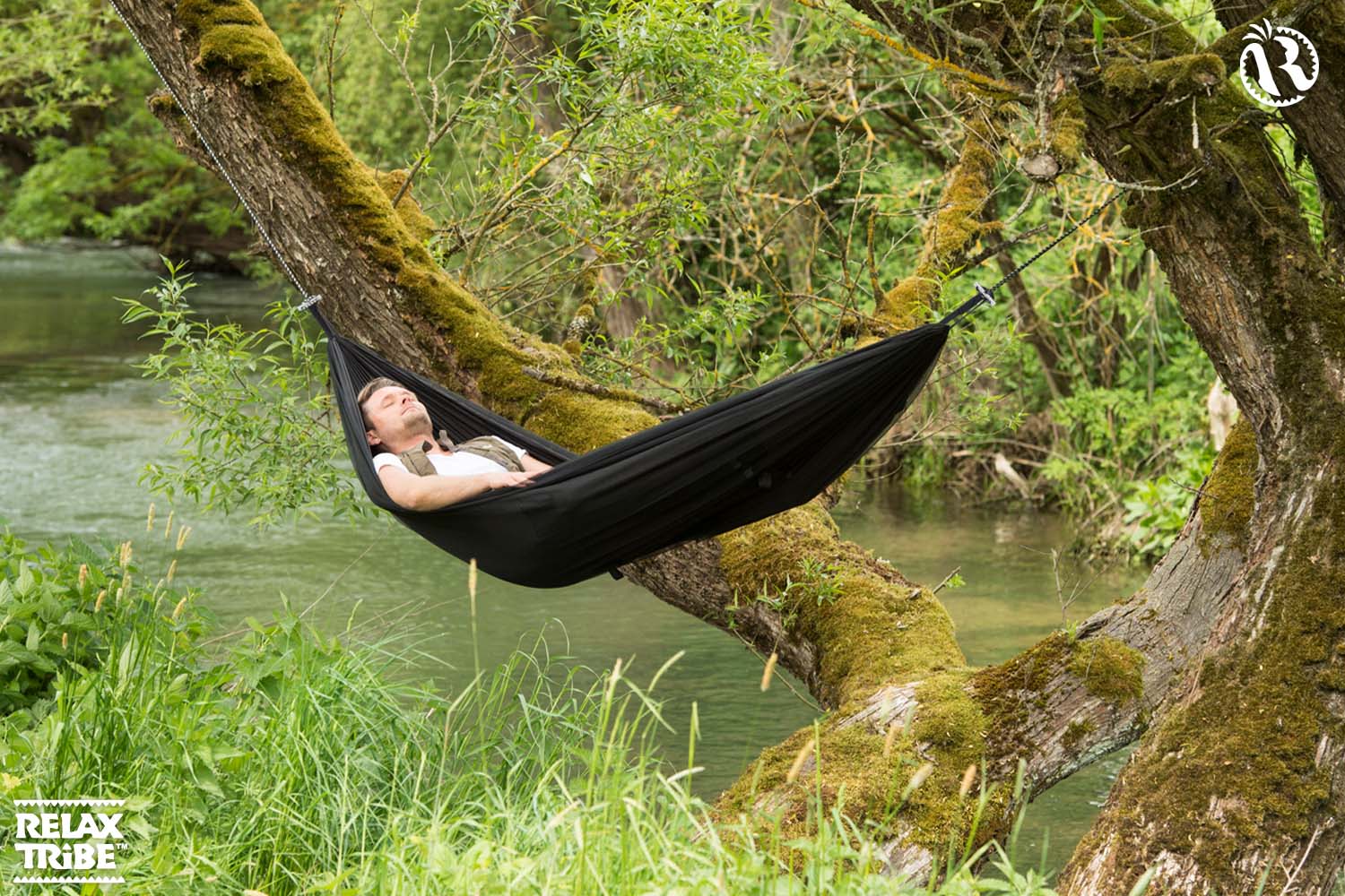 moskito-traveller-extreme-single-portable-travel-hammock-anti-bugs-net-impregnated-outdoor-camping-black-river-trees-2